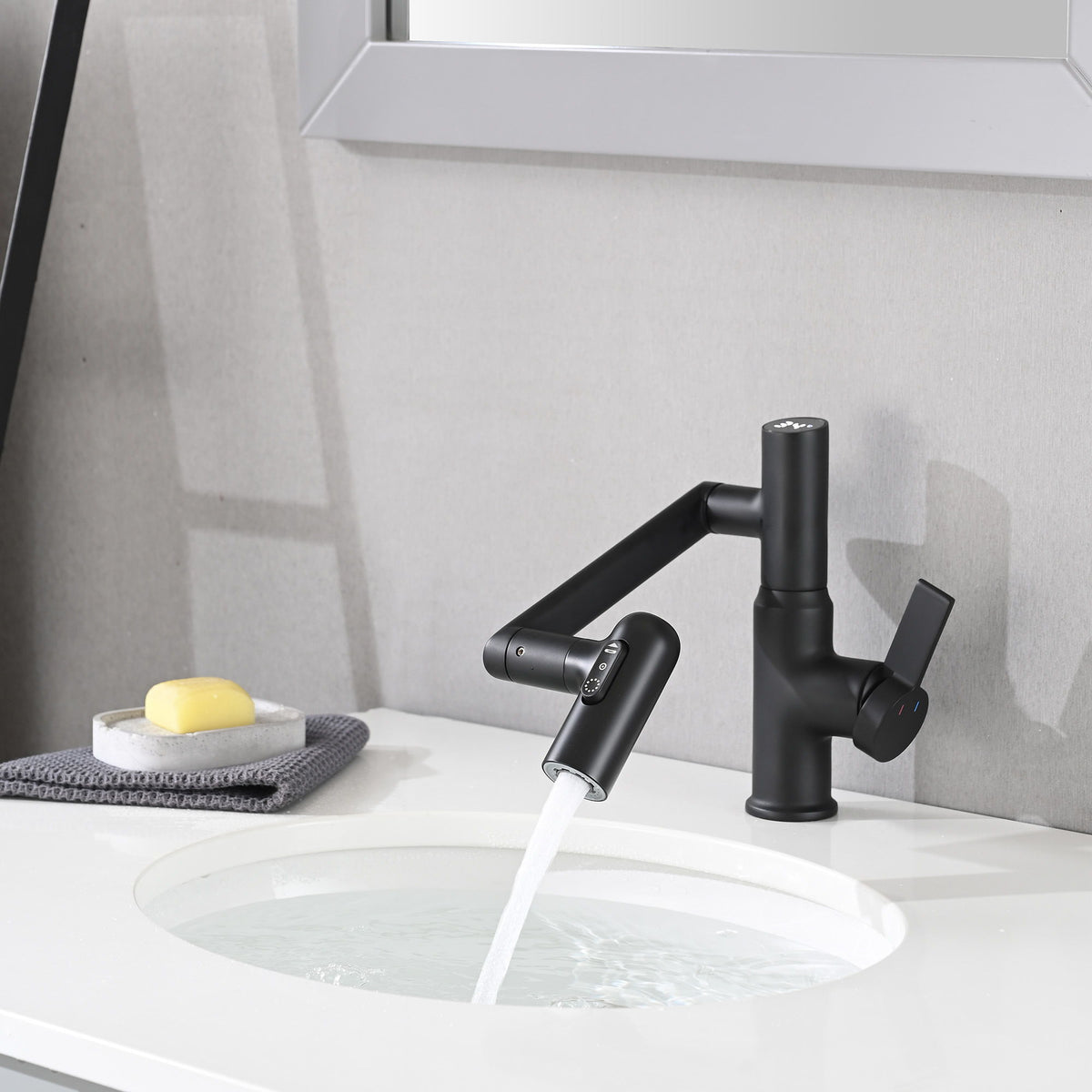 Bathroom Sink Faucet With Spray Function And Temperature Display, Anti Skid Switch, 360 Degree Rotary