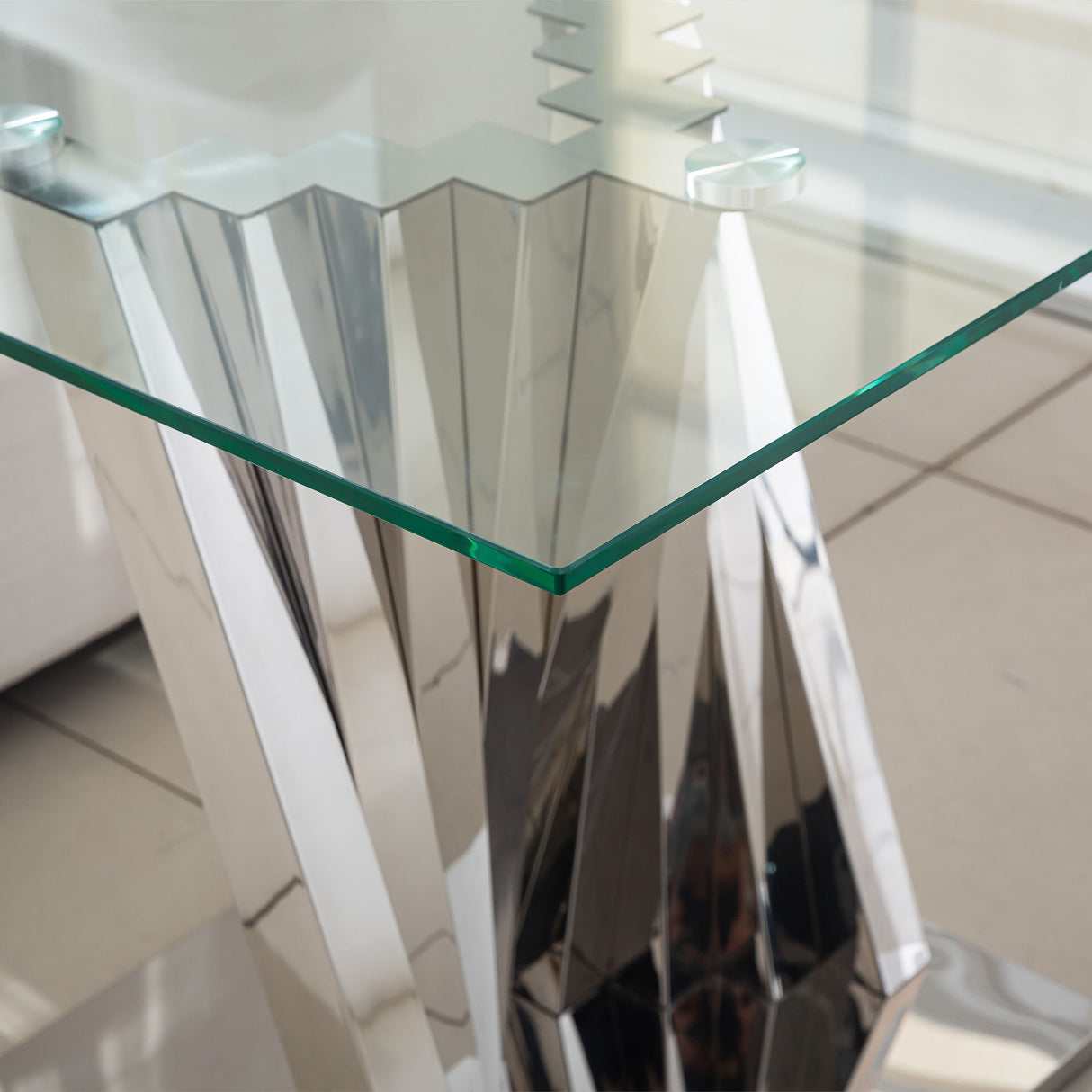Table With Twisted Fan Shaped Legs