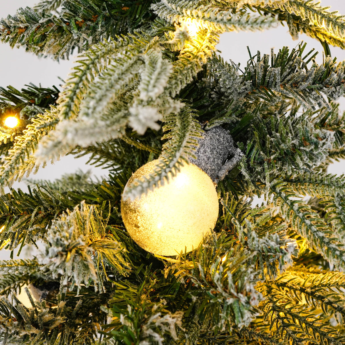 5Ft Pre Lit Spruce Snow Flocked Christmas Tree With LED Lights, Artificial Hinged Xmas Tree - White / Green