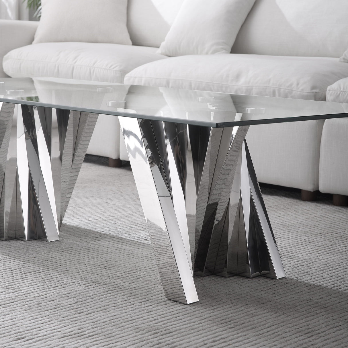 Table With Twisted Fan Shaped Legs