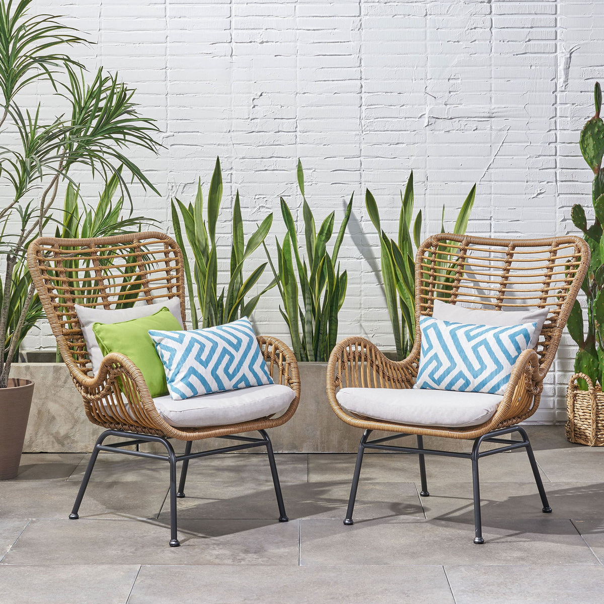 Modern Aesthetic Outdoor Rattan Accent Chair With Metal Legs