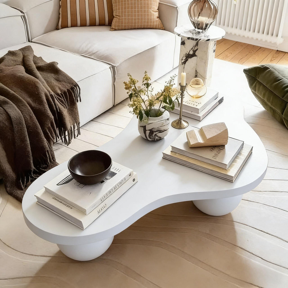 Cloud Shaped Coffee Table With 3 Ball Legs For Living Room