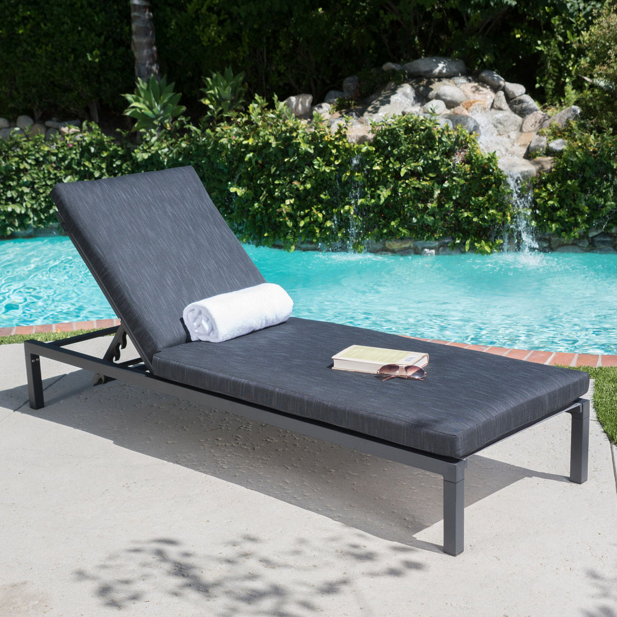 Modern Chaise Lounge With Wate Resistant Fabric Cushions