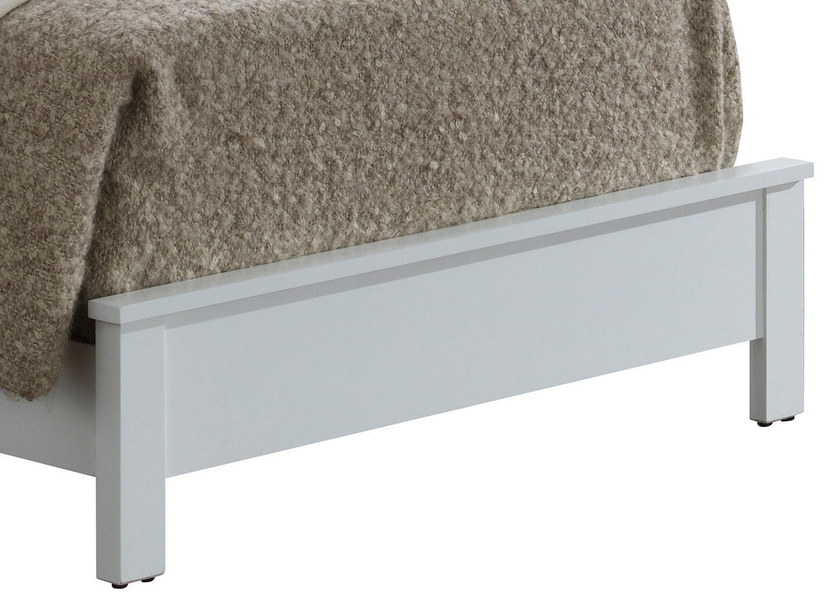 Bed With Transitional Design Stylish