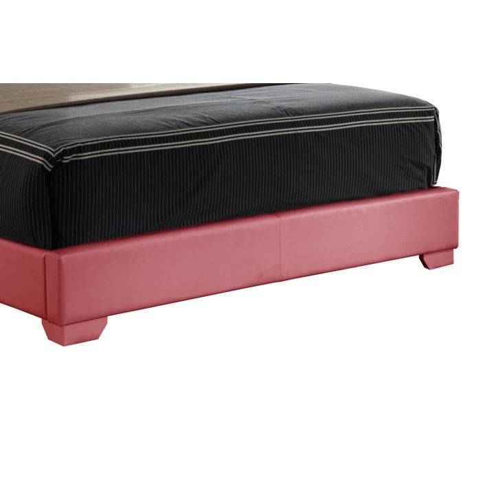 Elegant Platform Bed For Relaxed Spaces