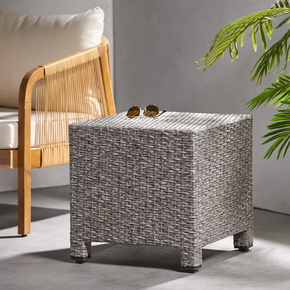 Puerta - Minimalist Style Accent Table