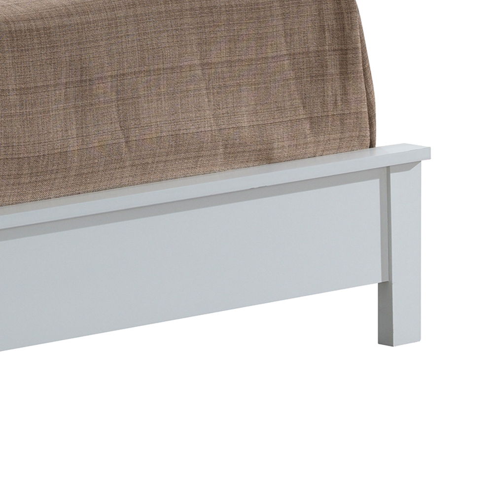 Bed With Transitional Design Stylish