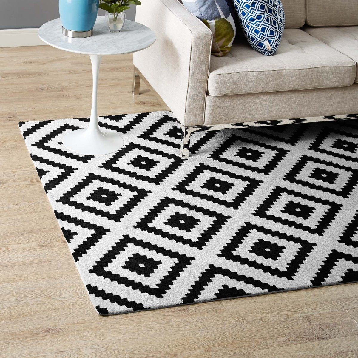 8x10 Black and White Abstract Diamond Trellis Polyester Area Rug - Mats and Rugs - Alpine Outlets