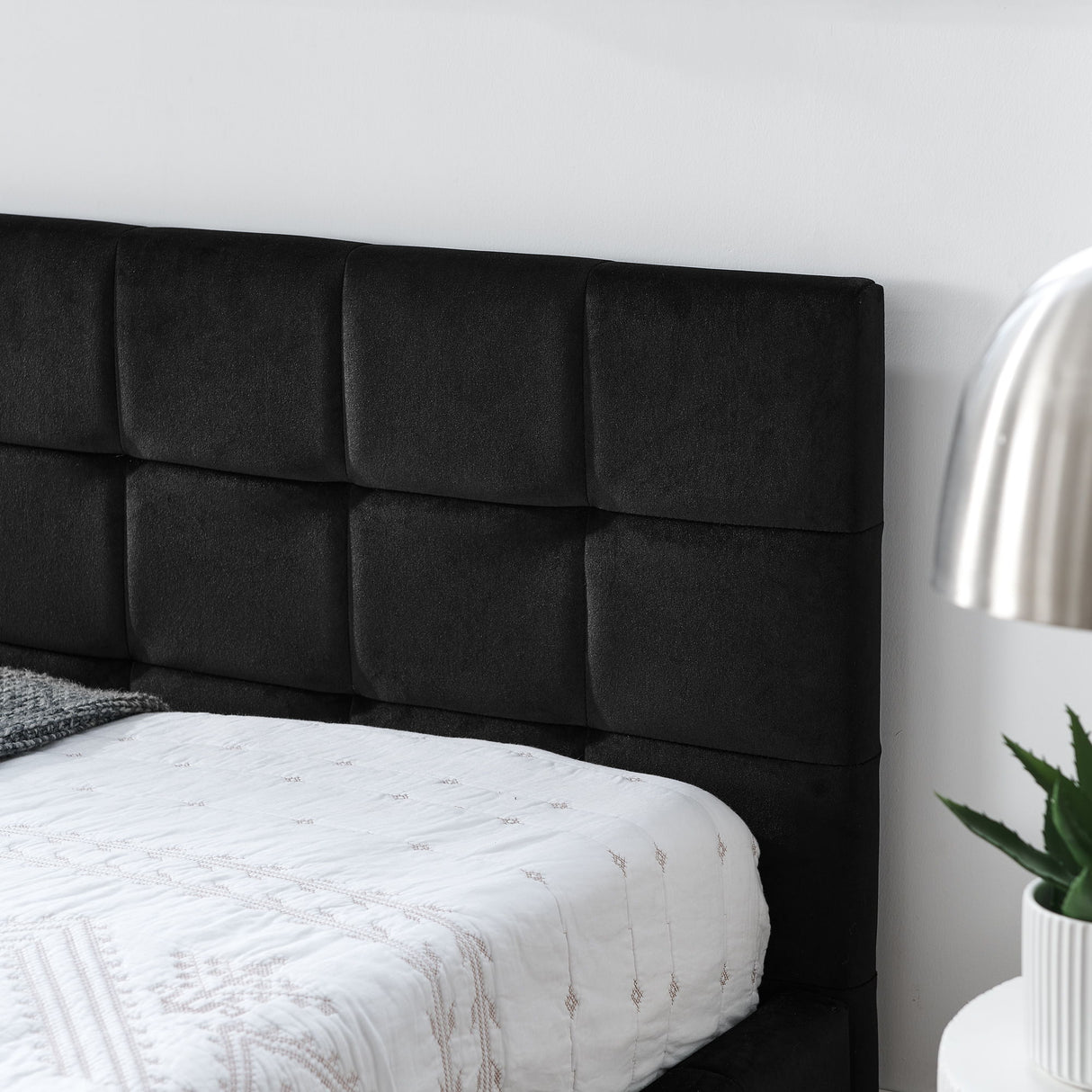 Storage Elegant Upholstered Tufted Bed Frame With Backrest And Armrests