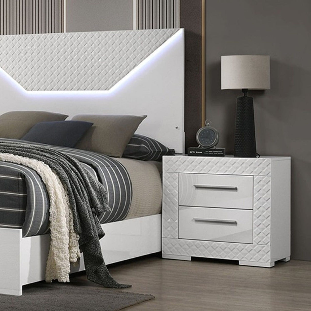 Nightstand With Bar Handle - White