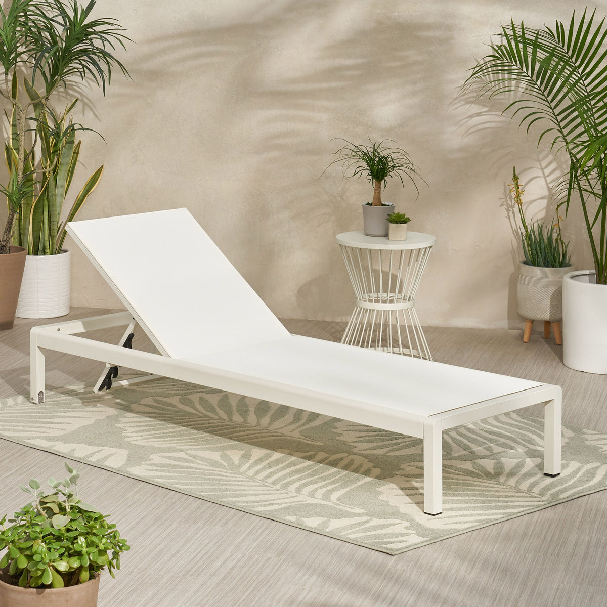 Outdoor Patio Chaise Lounge With 5 Reclining Positions