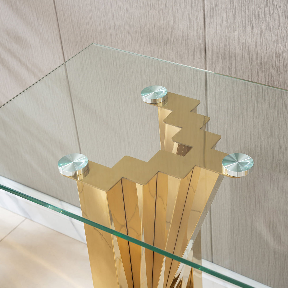 Table With Twisted Fan Shaped Legs
