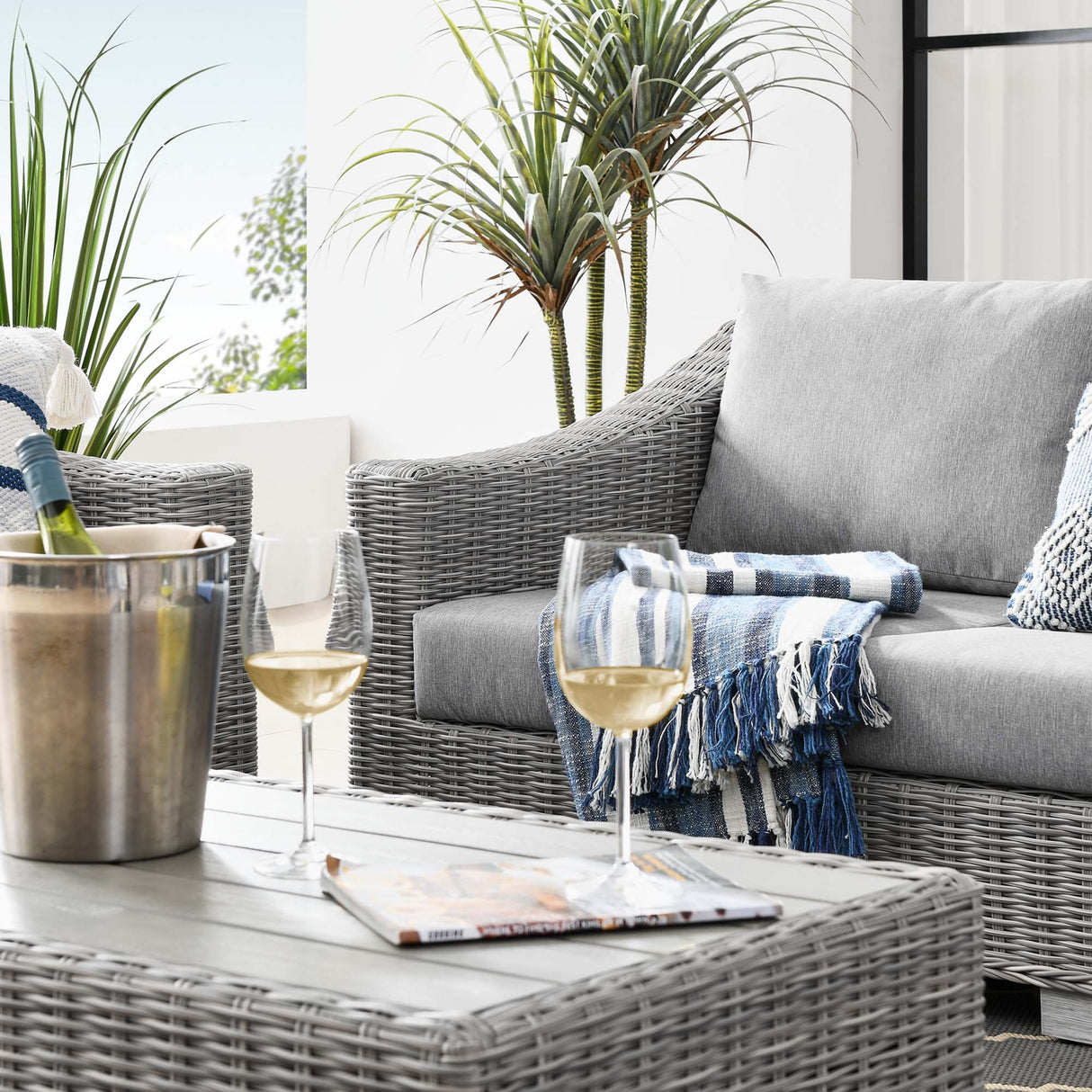 4-Piece Wicker Patio Furniture Set for Outdoor Seating and Conversation Areas