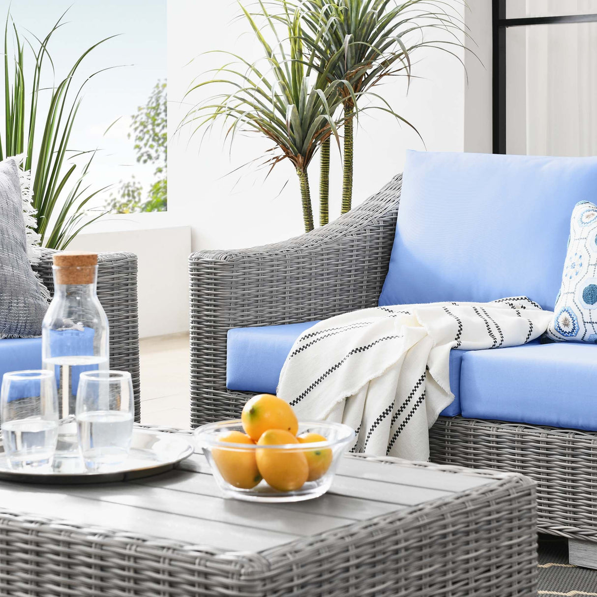 4-Piece Wicker Patio Furniture Set for Outdoor Seating and Conversation Areas