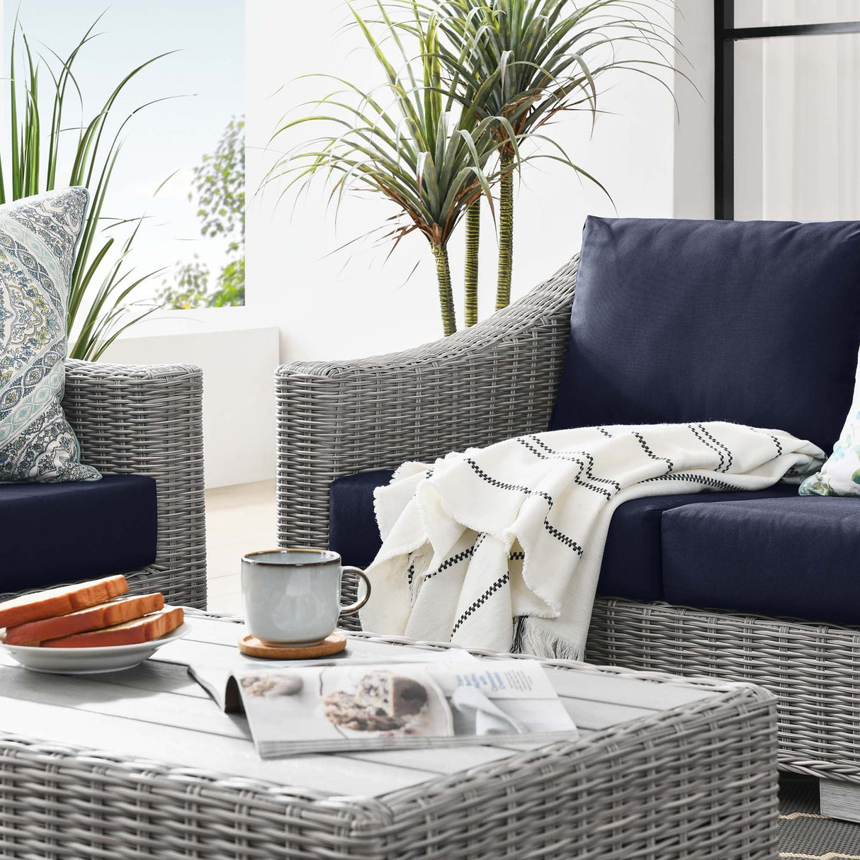 4-Piece Wicker Patio Furniture Set for Outdoor Seating and Conversation Areas