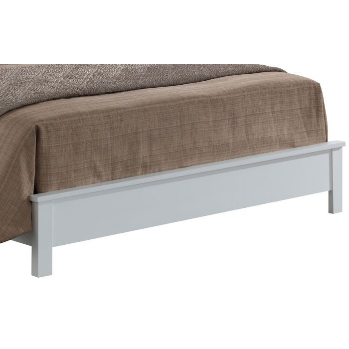 Bed With Transitional Design Stylish