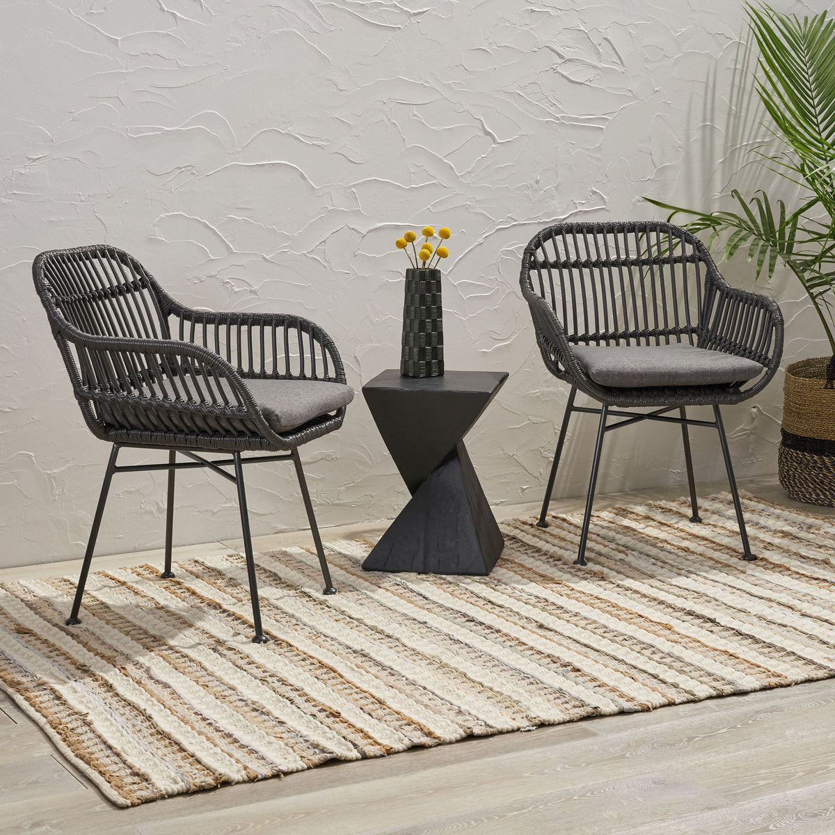 Outdoor Rattan Accent Chair With Metal Legs