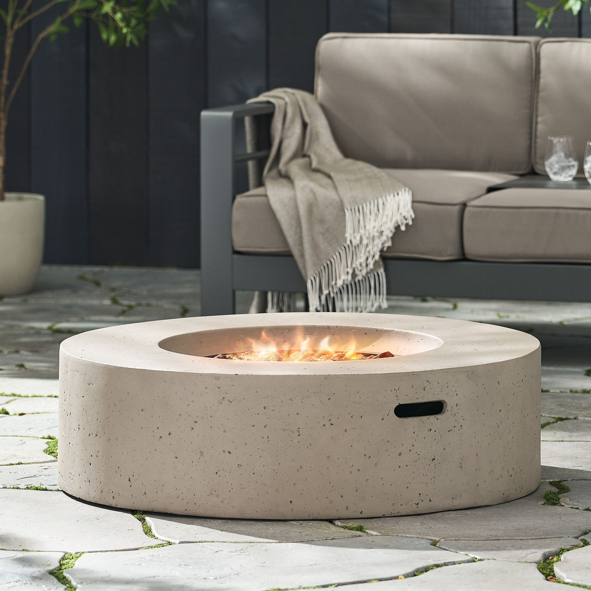 Modern Circular Fire Pit Table Lightweight Concrete 50000 BTU 39x12in