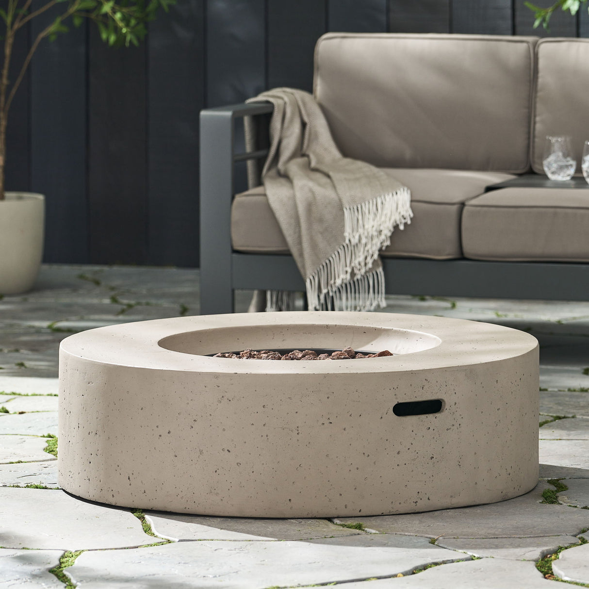 Modern Circular Fire Pit Table Lightweight Concrete 50000 BTU 39x12in