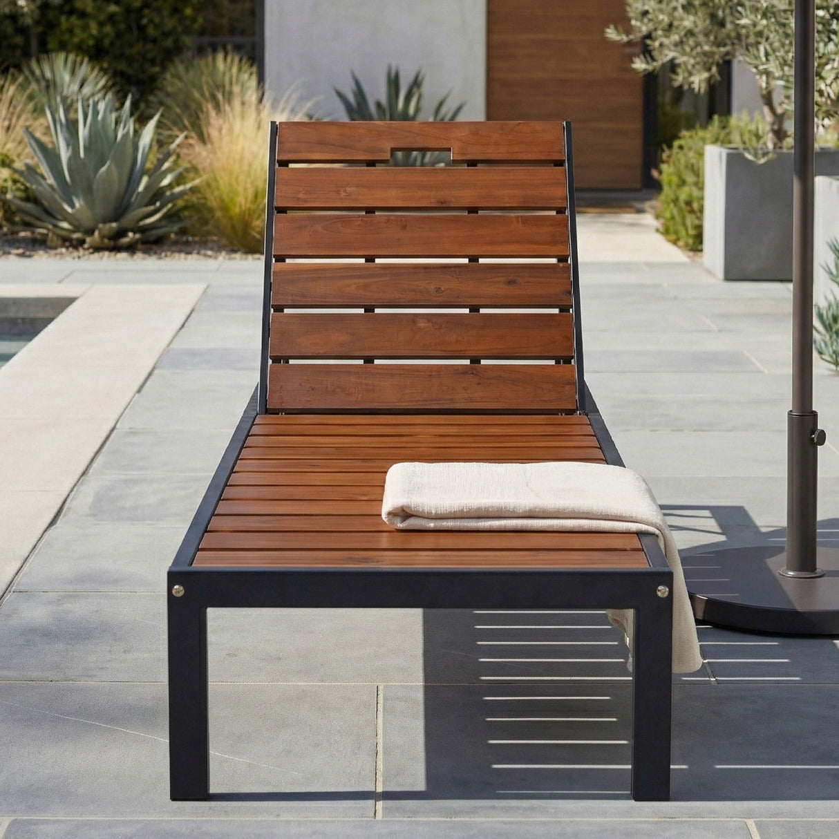 Outdoor Chaise With Adjustable Backrest