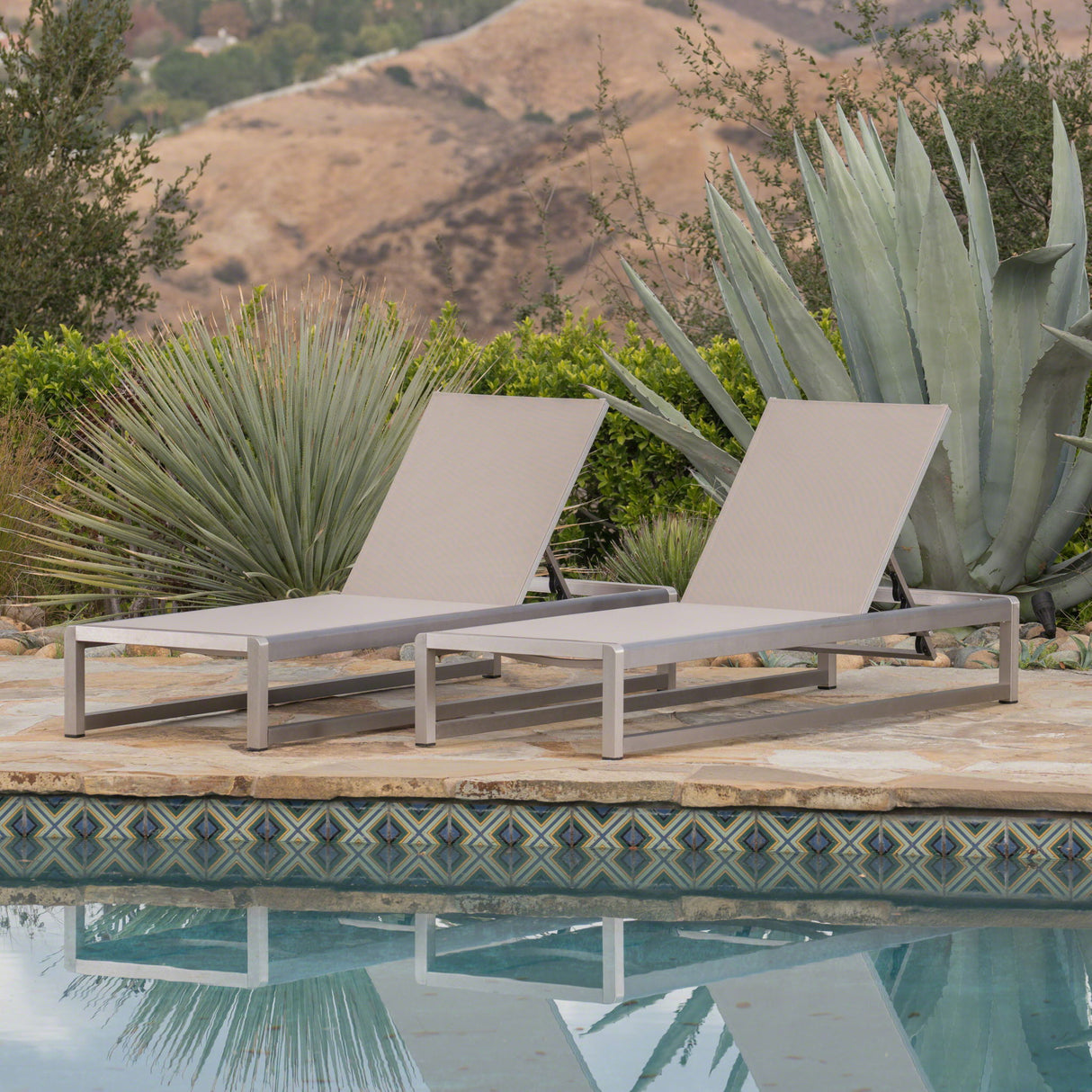 Chaise Lounge With 5 Reclining Positions, Outdoor Patio Lounge Chairs