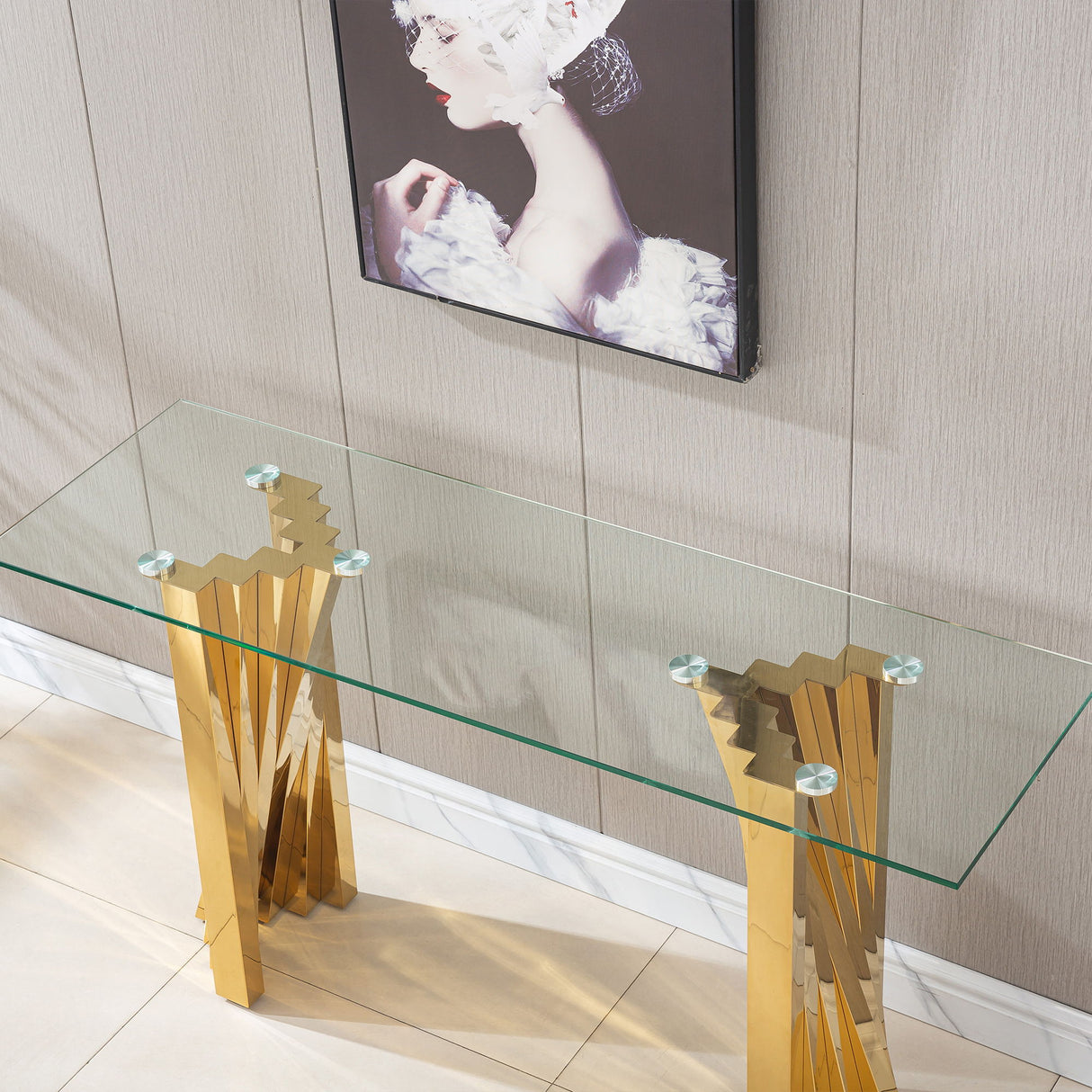 Table With Twisted Fan Shaped Legs