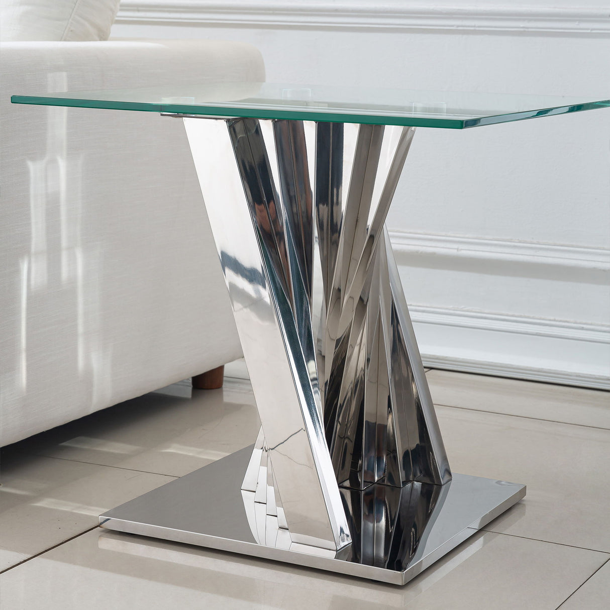 Table With Twisted Fan Shaped Legs