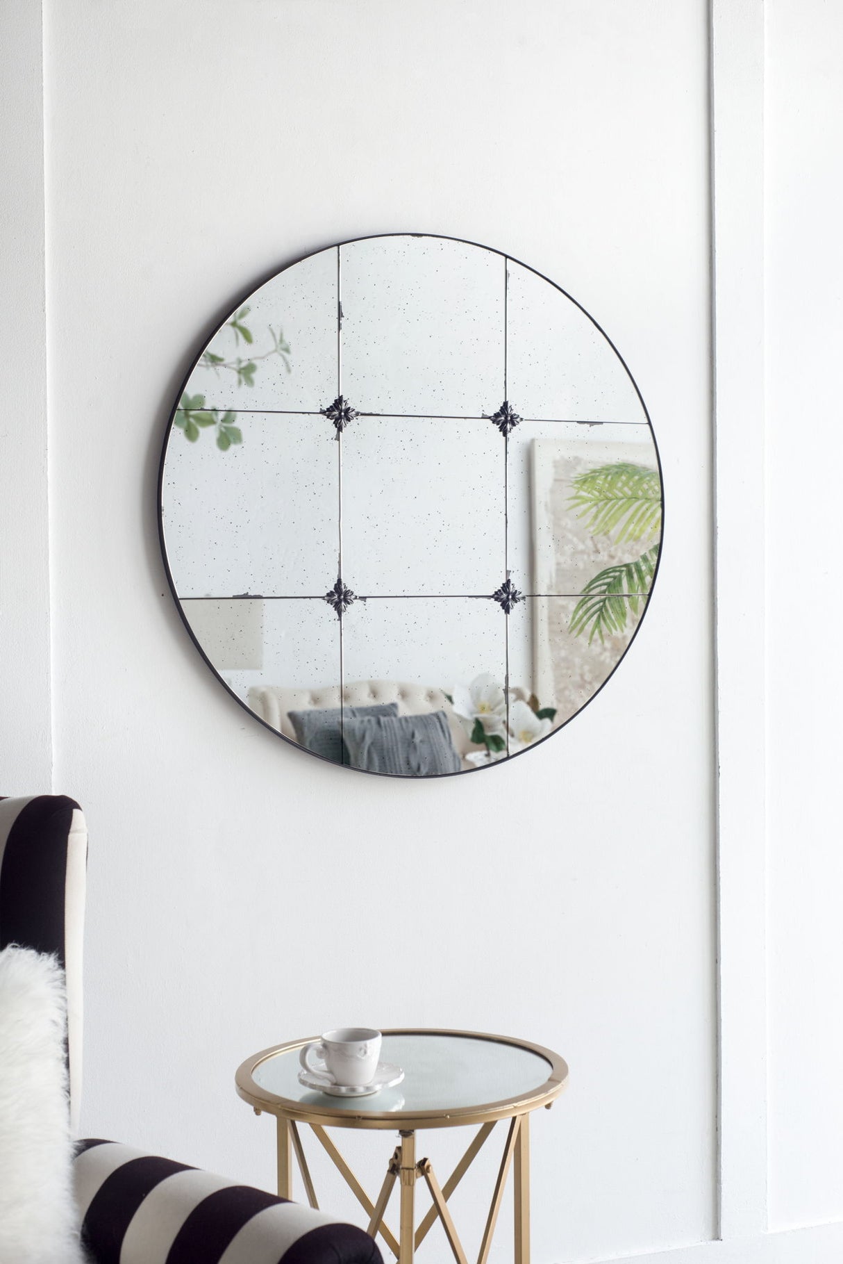 Traditional Decor Style Round Antique Glass Wall Mirror, Wall Decor For For Bathroom Entryway Console Lean Against Wall - Black - Wall Mirrors - Alpine Outlets