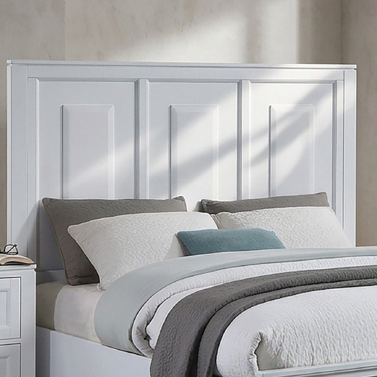 3 Piece Bedroom Furniture Panel Headboard White Queen Size Bed W Underbed Drawers Nightstands Chest Gray