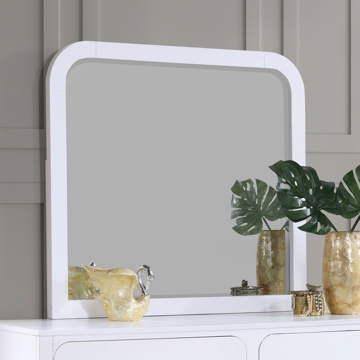 Anastasia Dresser Mirror in Pearl White