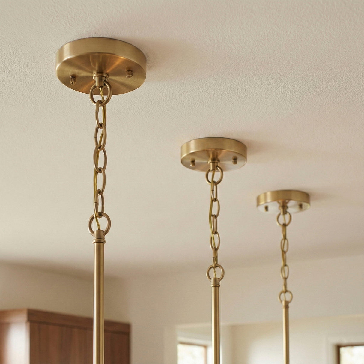 Vista - Single Pendant Chain Hanging Light - Clear / Gold