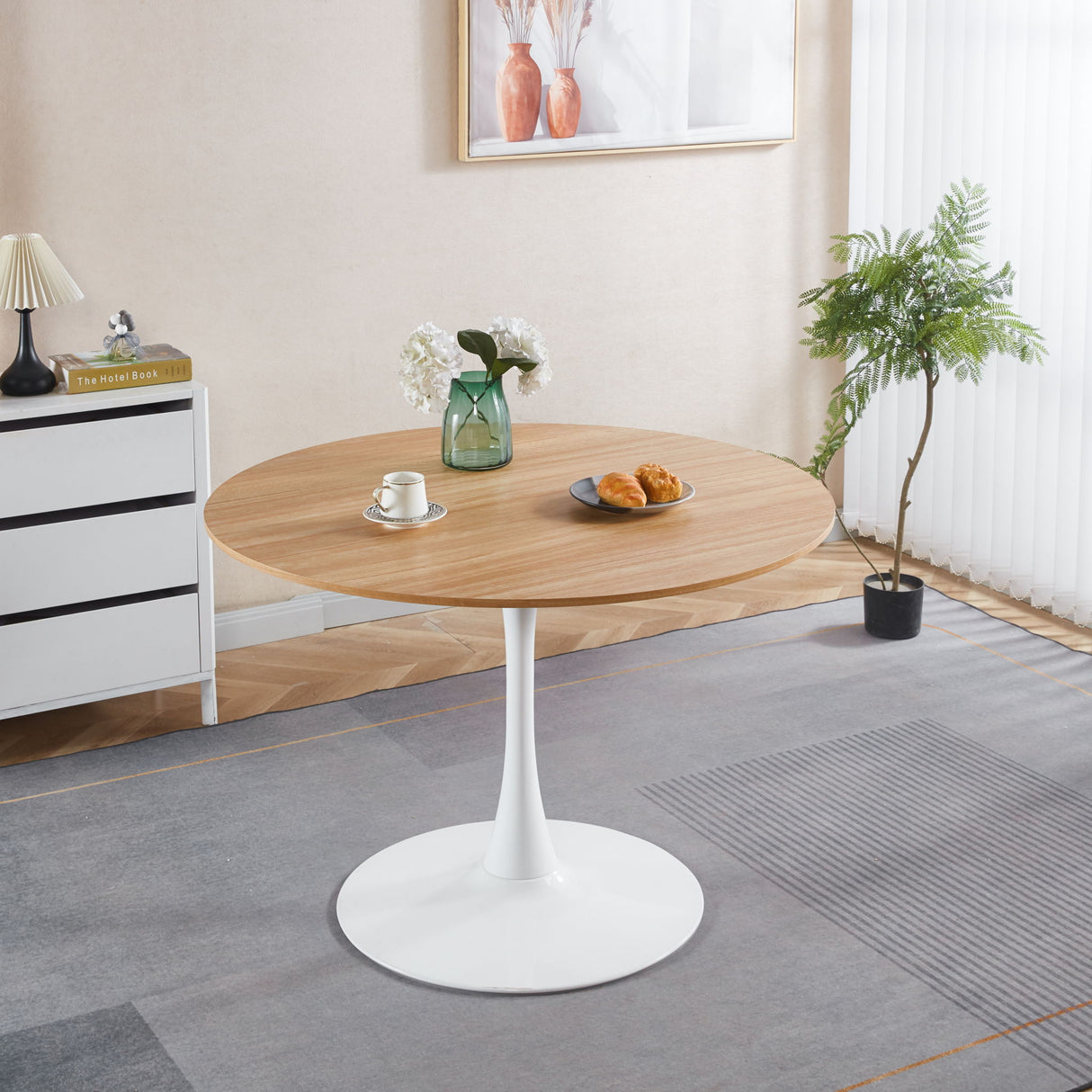 Mid-Century Tulip Dining Table With Round Top