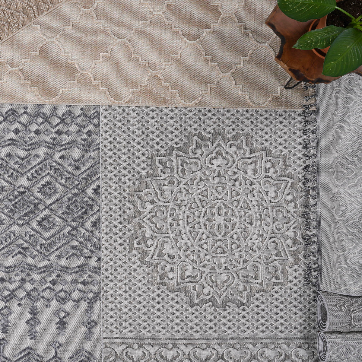 Guros - 6' X 9' Traditional Indoor / Outdoor Area Rug - White / Gray