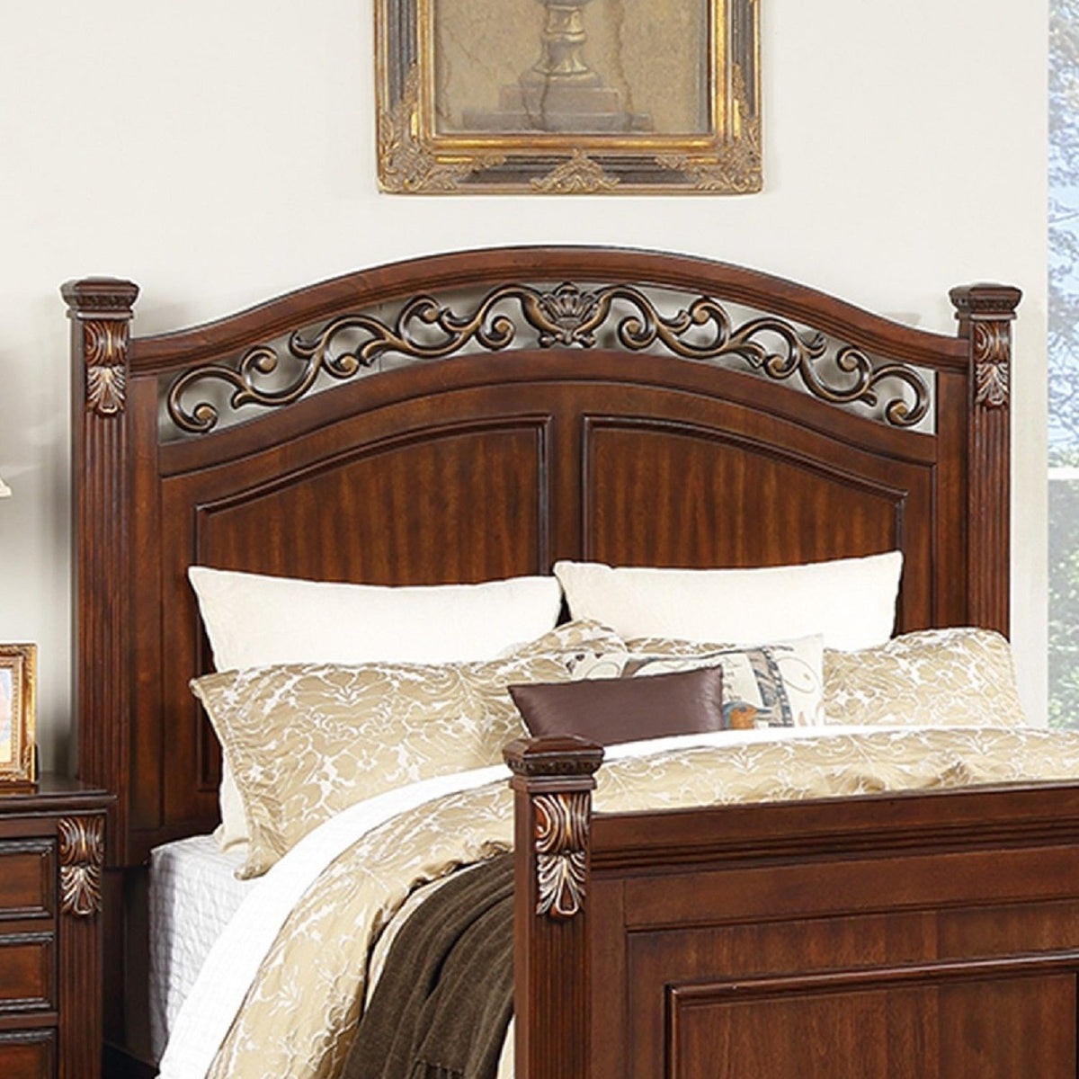 Bedroom Furniture Set With Traditional Style