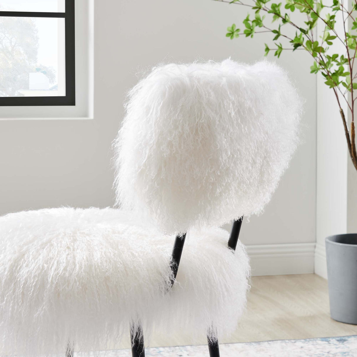 22 Inch Mid-Century Sheepskin Accent Chair in White