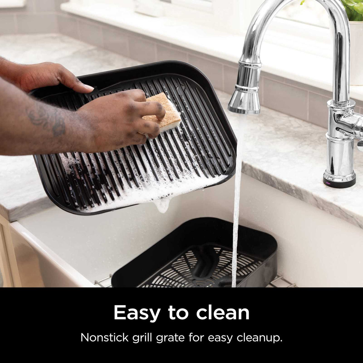 Cleaning the Ninja OG702QGN nonstick grill grate