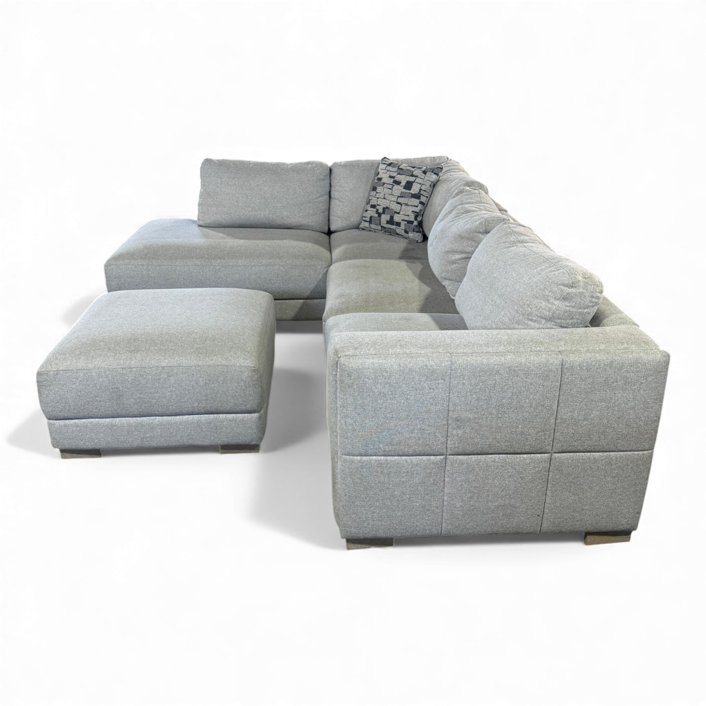 Drayden Fabric Sectional with Ottoman by Synergy Home Furnishings