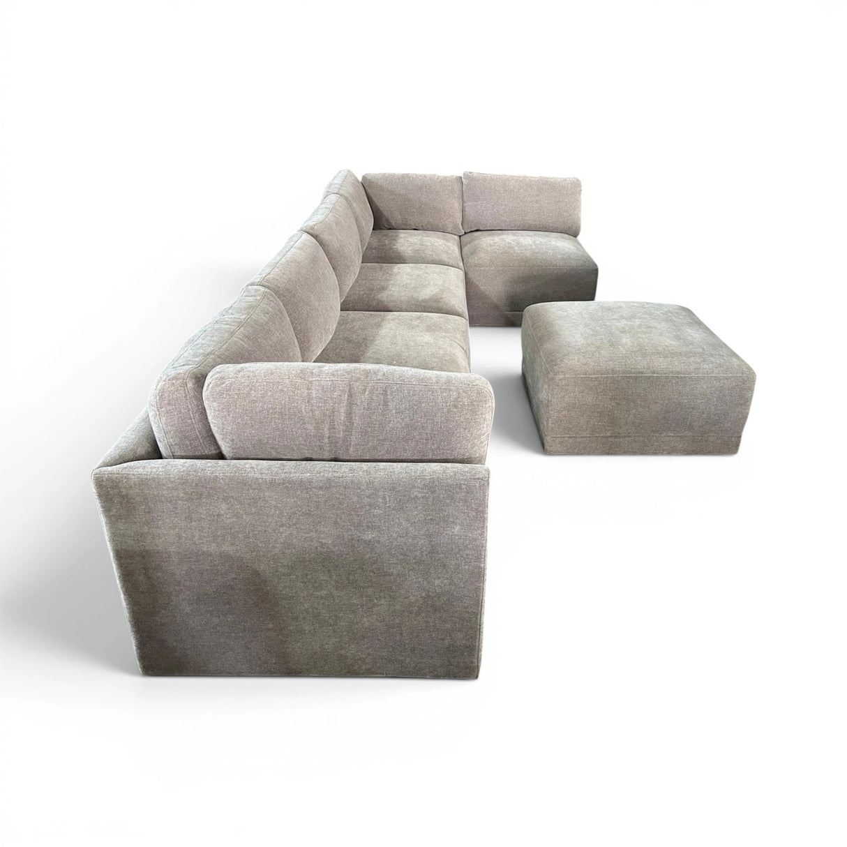 Thomasville Fallon Modular Sectional 6-piece Gray with Ottoman