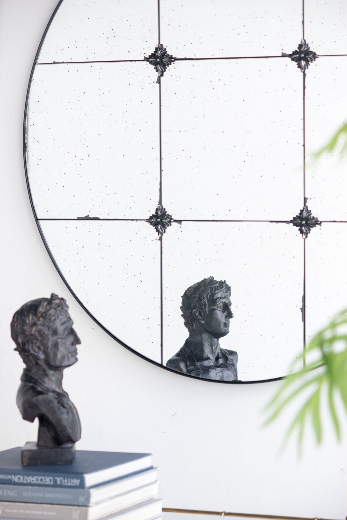 Traditional Decor Style Round Antique Glass Wall Mirror, Wall Decor For For Bathroom Entryway Console Lean Against Wall - Black - Wall Mirrors - Alpine Outlets