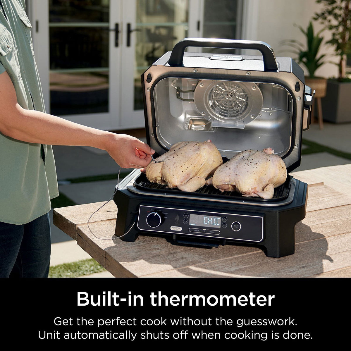 Ninja OG853A built-in food thermometer in use