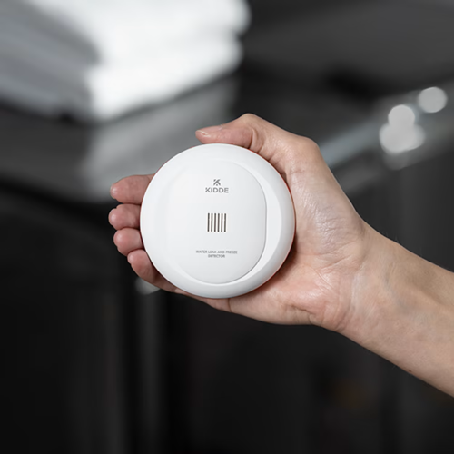 Kidde 60WLDR-W compact size in hand