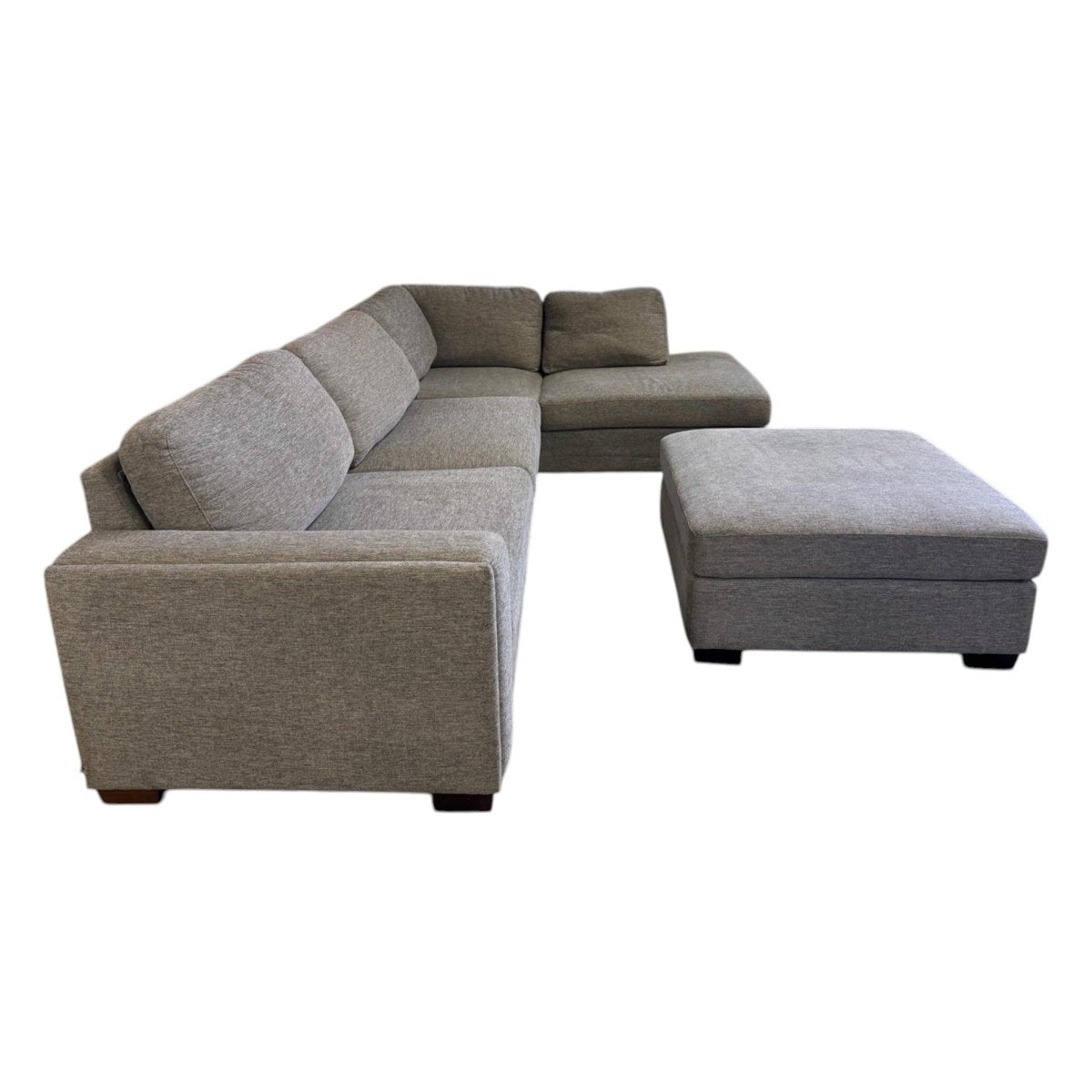 Maycan Fabric Sectional (ID G485931) - Living Room Furniture available at Alpine Outlets in Denver